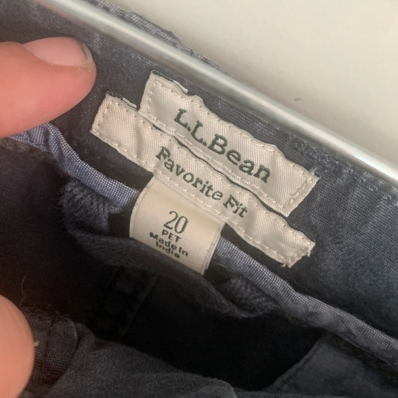 L.L. Bean Black Favorite Fit Cargo Pants - Picture 3 of 3